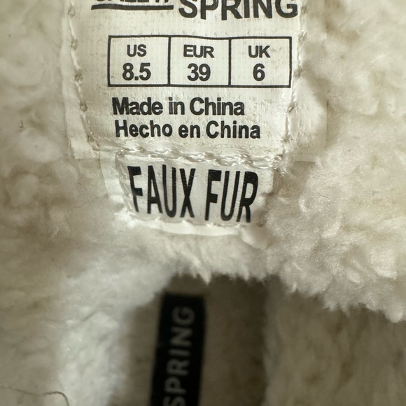 Light silver youth Mini boot ideal for winter activity or regular use. - Picture 7 of 7